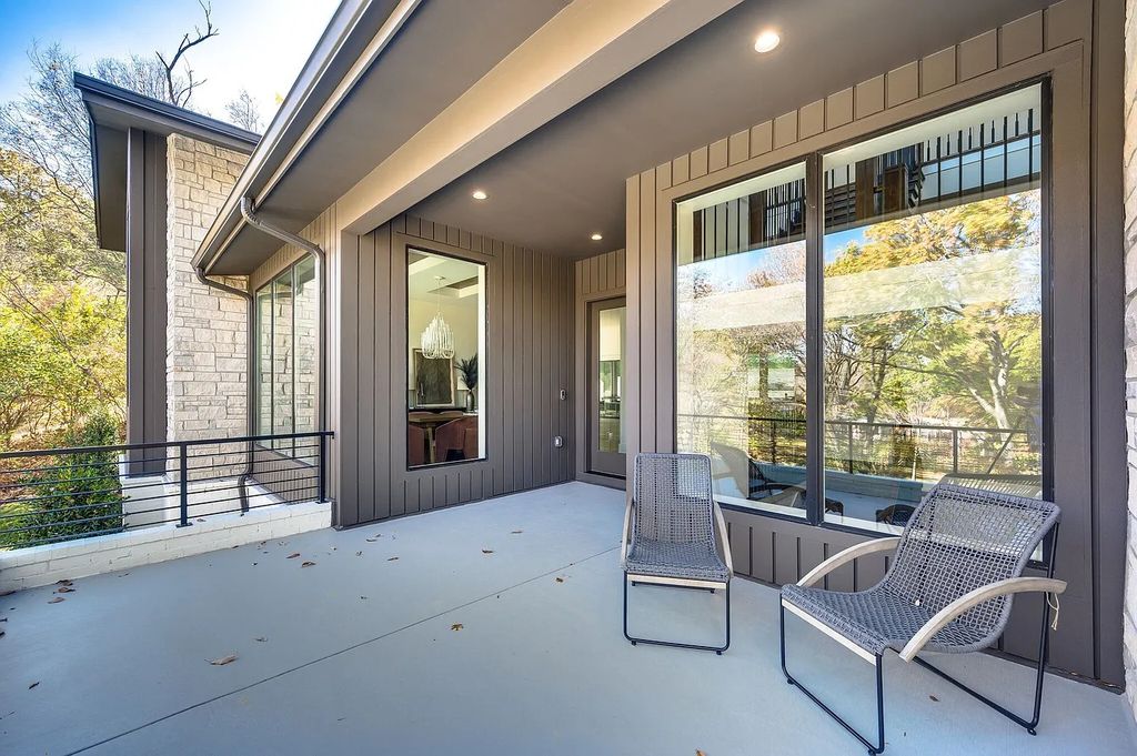 The House in Nashville has a main level master, secondary bedroom, and office along with all the elegant modern touches, now available for sale. This home located at 6523 Currywood Dr, Nashville, Tennessee