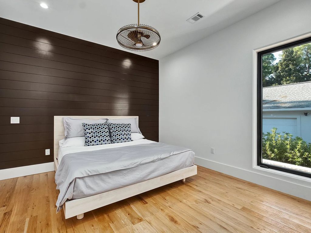 458 Shipwreck Rodd E, Santa Rosa Beach, Florida is a stunning new bayfront home boasts generous indoor and outdoor areas for entertaining, including 2,300 square feet of shell stone on the rear patio.