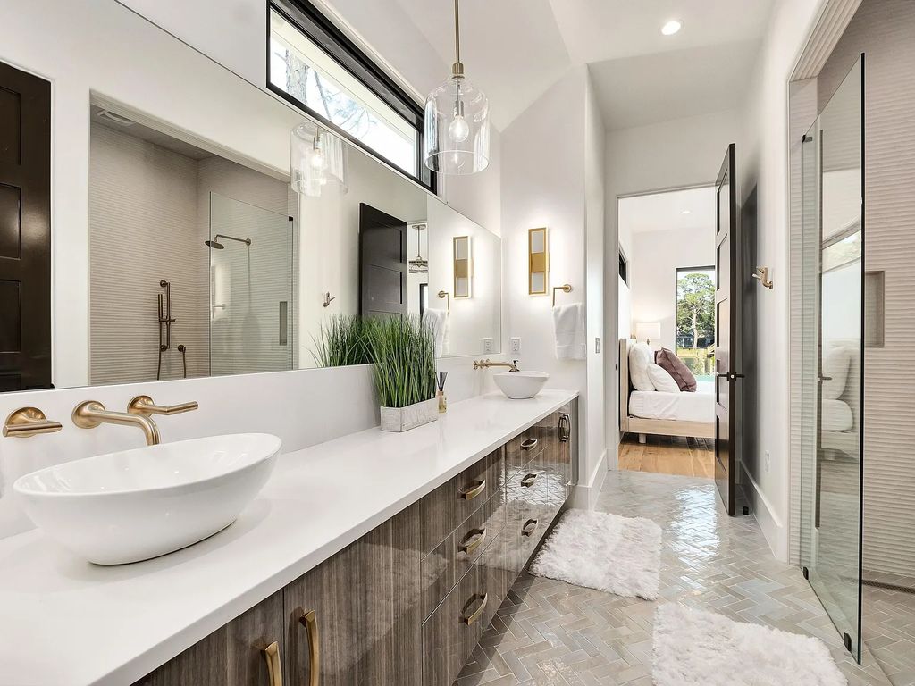 458 Shipwreck Rodd E, Santa Rosa Beach, Florida is a stunning new bayfront home boasts generous indoor and outdoor areas for entertaining, including 2,300 square feet of shell stone on the rear patio.