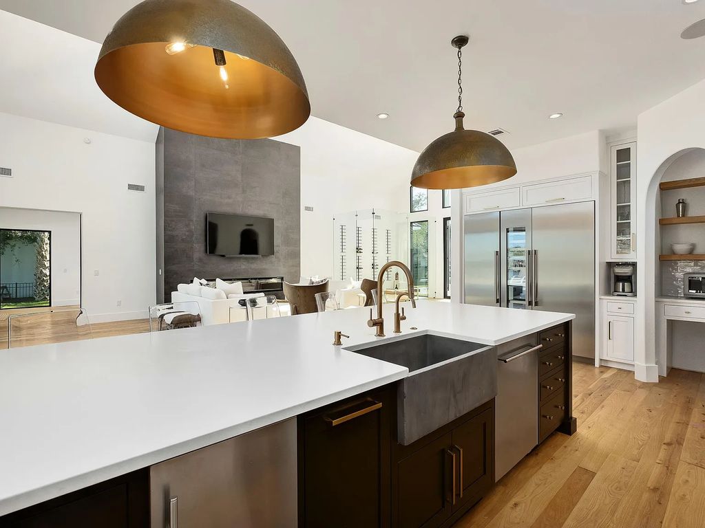 458 Shipwreck Rodd E, Santa Rosa Beach, Florida is a stunning new bayfront home boasts generous indoor and outdoor areas for entertaining, including 2,300 square feet of shell stone on the rear patio.