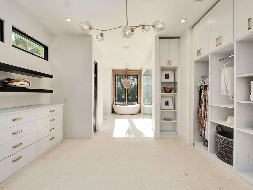 458 Shipwreck Rodd E, Santa Rosa Beach, Florida is a stunning new bayfront home boasts generous indoor and outdoor areas for entertaining, including 2,300 square feet of shell stone on the rear patio.