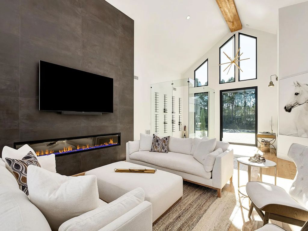 458 Shipwreck Rodd E, Santa Rosa Beach, Florida is a stunning new bayfront home boasts generous indoor and outdoor areas for entertaining, including 2,300 square feet of shell stone on the rear patio.