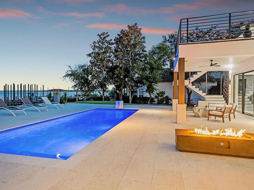 458 Shipwreck Rodd E, Santa Rosa Beach, Florida is a stunning new bayfront home boasts generous indoor and outdoor areas for entertaining, including 2,300 square feet of shell stone on the rear patio.