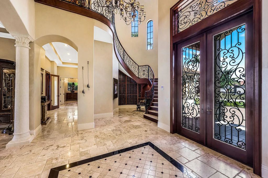 590 S Heathwood Drive, Marco Island, Florida is an elegant and refined estate in an ideal location close to Marco Beach, Winterberry and Mackle Park's, restaurants, and shopping.