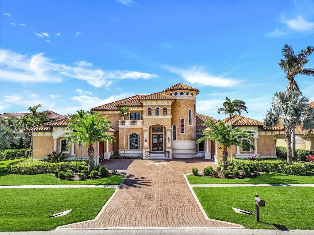 590 S Heathwood Drive, Marco Island, Florida is an elegant and refined estate in an ideal location close to Marco Beach, Winterberry and Mackle Park's, restaurants, and shopping.