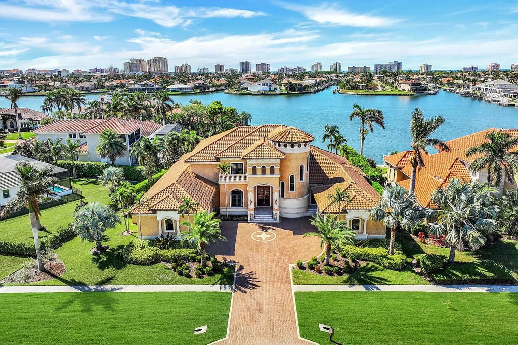 590 S Heathwood Drive, Marco Island, Florida is an elegant and refined estate in an ideal location close to Marco Beach, Winterberry and Mackle Park's, restaurants, and shopping.