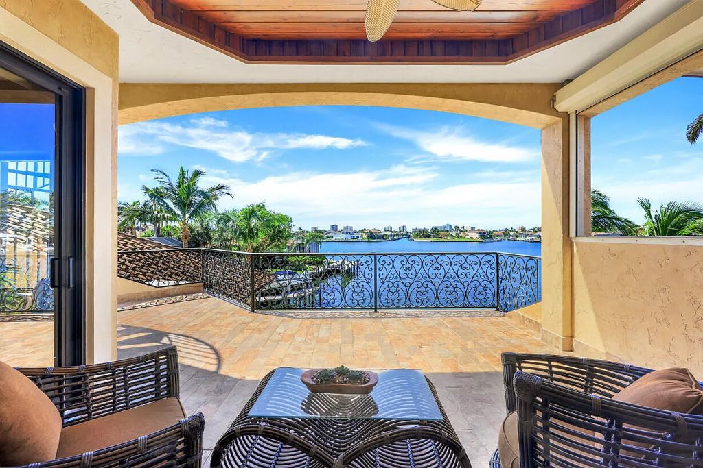 590 S Heathwood Drive, Marco Island, Florida is an elegant and refined estate in an ideal location close to Marco Beach, Winterberry and Mackle Park's, restaurants, and shopping.