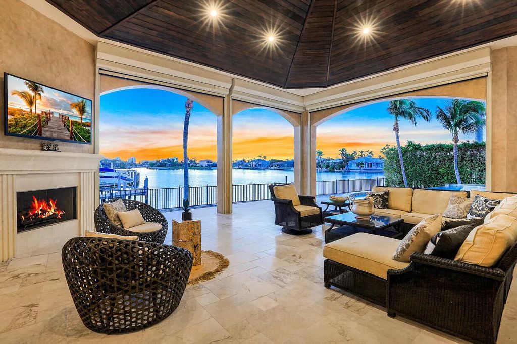 590 S Heathwood Drive, Marco Island, Florida is an elegant and refined estate in an ideal location close to Marco Beach, Winterberry and Mackle Park's, restaurants, and shopping.