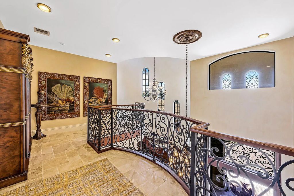 590 S Heathwood Drive, Marco Island, Florida is an elegant and refined estate in an ideal location close to Marco Beach, Winterberry and Mackle Park's, restaurants, and shopping.