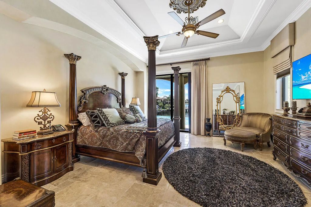 590 S Heathwood Drive, Marco Island, Florida is an elegant and refined estate in an ideal location close to Marco Beach, Winterberry and Mackle Park's, restaurants, and shopping.