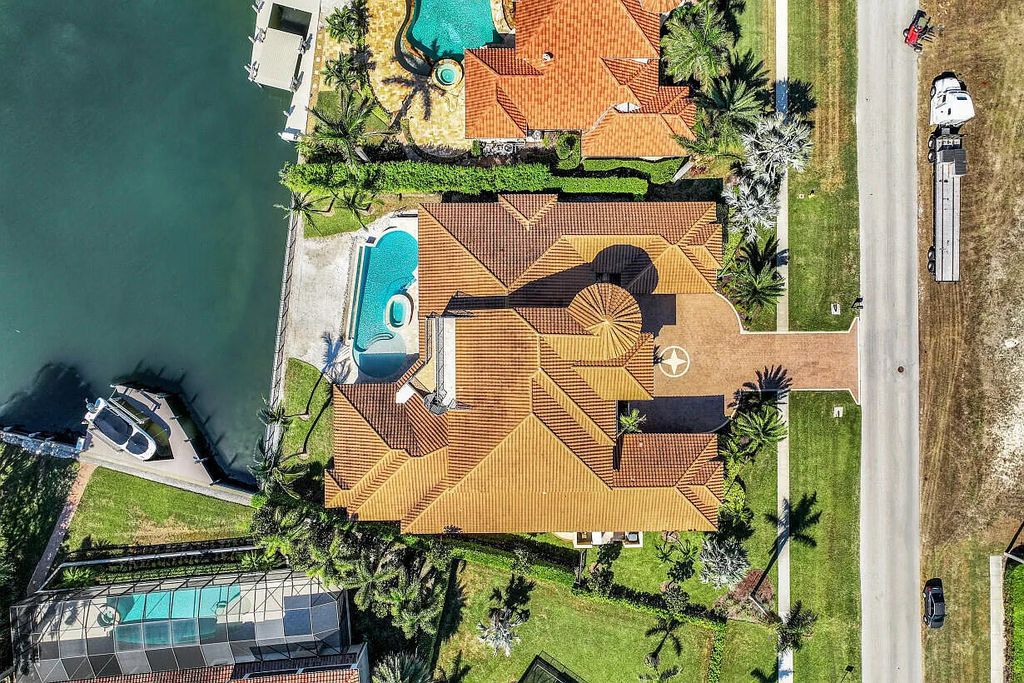 590 S Heathwood Drive, Marco Island, Florida is an elegant and refined estate in an ideal location close to Marco Beach, Winterberry and Mackle Park's, restaurants, and shopping.