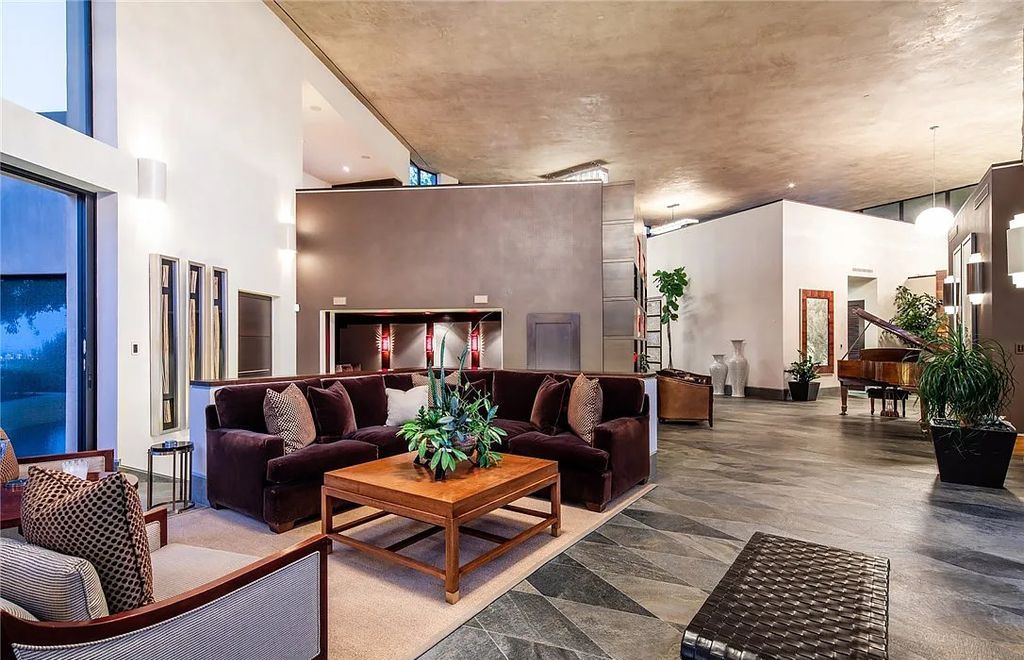 5 Promontory Ridge Drive, Las Vegas, Nevada is a desert contemporary masterpiece set on a cul-de-sac Ridge lot with unobstructed strip, city, mountain and golf course views comes with unparalleled quality of construction. 