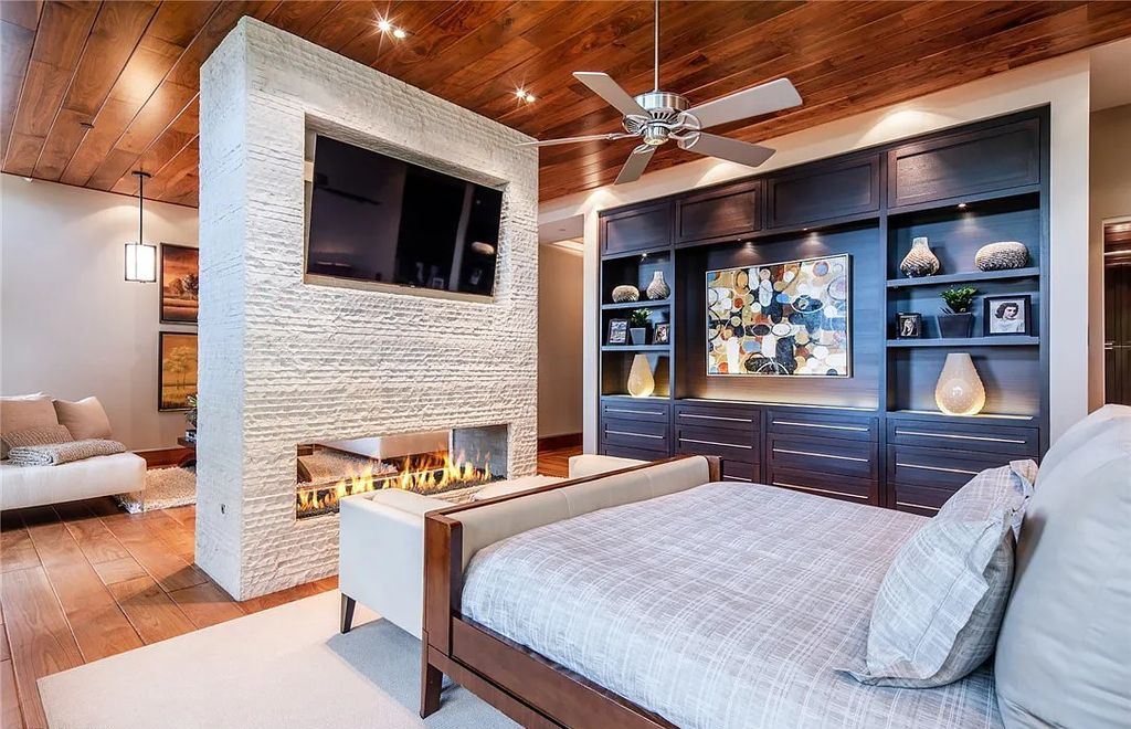 5 Promontory Ridge Drive, Las Vegas, Nevada is a desert contemporary masterpiece set on a cul-de-sac Ridge lot with unobstructed strip, city, mountain and golf course views comes with unparalleled quality of construction. 