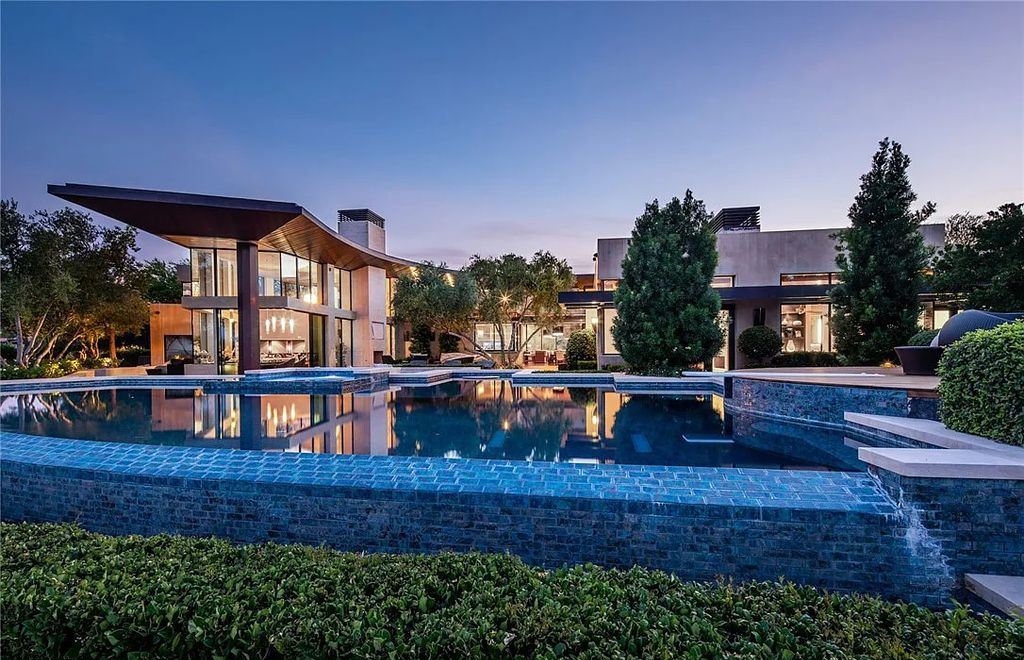 5 Promontory Ridge Drive, Las Vegas, Nevada is a desert contemporary masterpiece set on a cul-de-sac Ridge lot with unobstructed strip, city, mountain and golf course views comes with unparalleled quality of construction. 