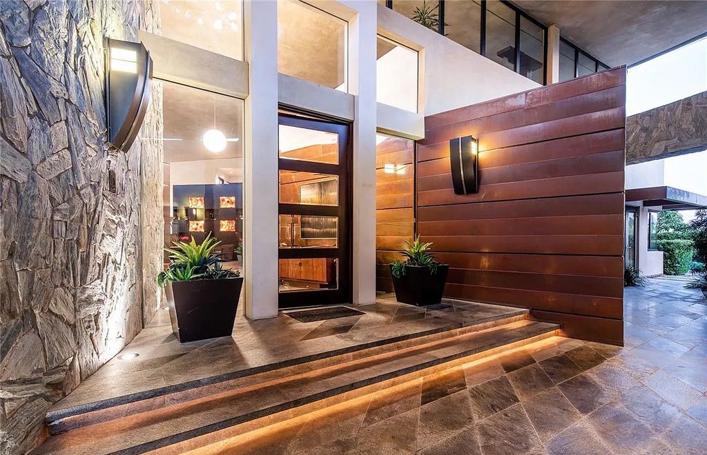 5 Promontory Ridge Drive, Las Vegas, Nevada is a desert contemporary masterpiece set on a cul-de-sac Ridge lot with unobstructed strip, city, mountain and golf course views comes with unparalleled quality of construction. 