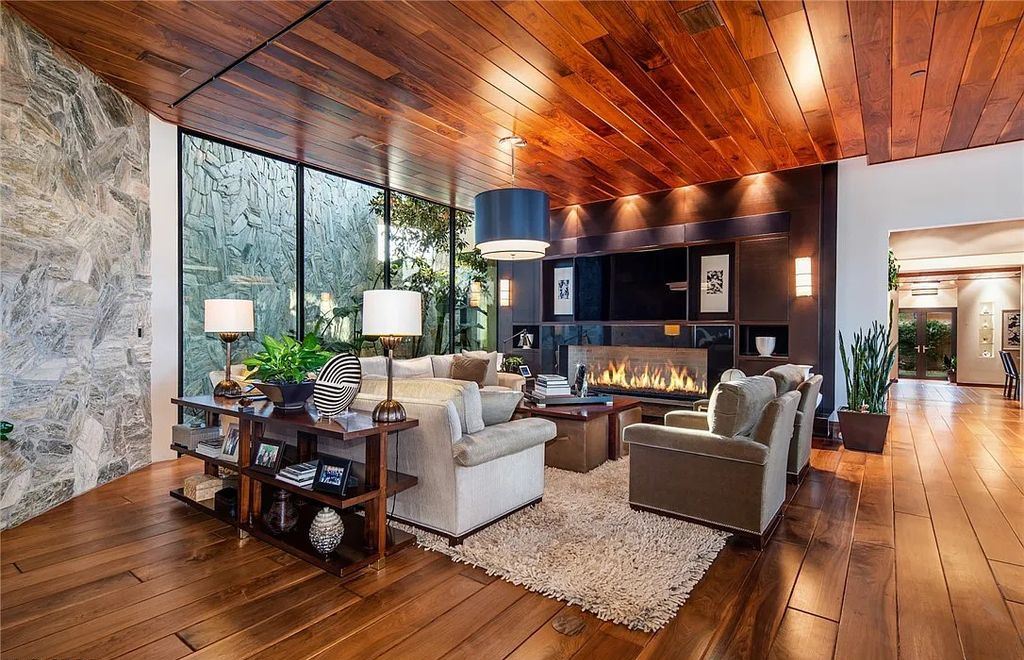 5 Promontory Ridge Drive, Las Vegas, Nevada is a desert contemporary masterpiece set on a cul-de-sac Ridge lot with unobstructed strip, city, mountain and golf course views comes with unparalleled quality of construction. 
