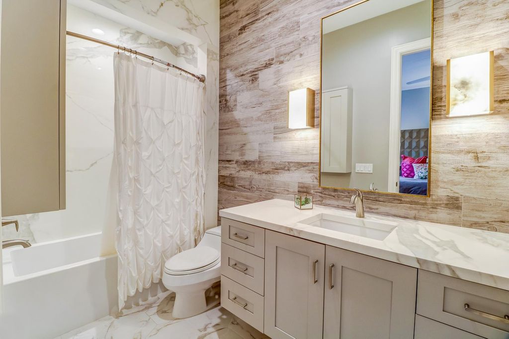 2131 Oceanview Drive, Tierra Verde, Florida is a resort-class estate with 276 feet of beautiful water on the Gulf of Mexico in the Westhore neighborhood, sits on manicured gated and recently fenced grounds with mature palms and landscaping.