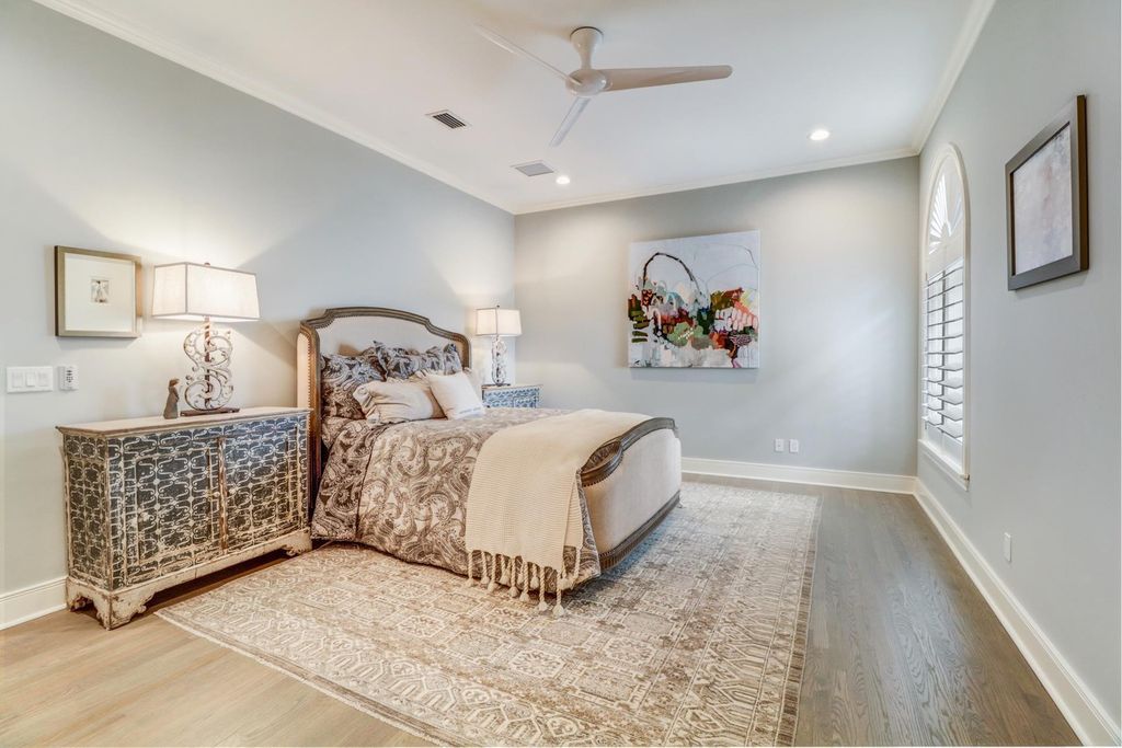 2131 Oceanview Drive, Tierra Verde, Florida is a resort-class estate with 276 feet of beautiful water on the Gulf of Mexico in the Westhore neighborhood, sits on manicured gated and recently fenced grounds with mature palms and landscaping.