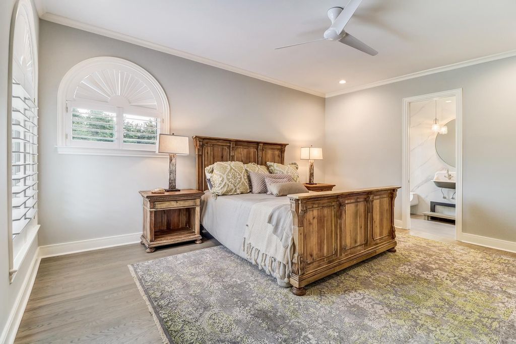 2131 Oceanview Drive, Tierra Verde, Florida is a resort-class estate with 276 feet of beautiful water on the Gulf of Mexico in the Westhore neighborhood, sits on manicured gated and recently fenced grounds with mature palms and landscaping.