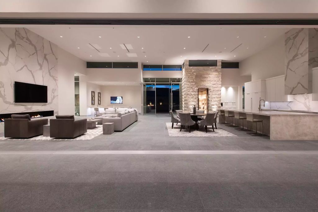 10861 Stardust Drive, Las Vegas, Nevada is spectacular property located in Discovery Land Company’s coveted and exclusive Summit Club offering the ultimate in privacy sitting on its own 1.37-acre peninsula lot.