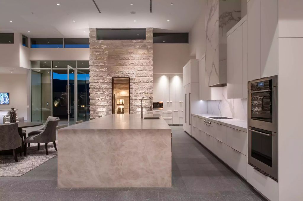 10861 Stardust Drive, Las Vegas, Nevada is spectacular property located in Discovery Land Company’s coveted and exclusive Summit Club offering the ultimate in privacy sitting on its own 1.37-acre peninsula lot.