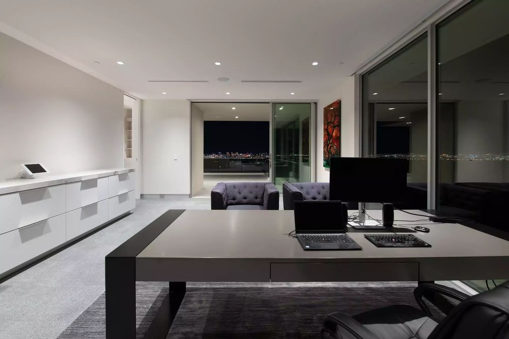 10861 Stardust Drive, Las Vegas, Nevada is spectacular property located in Discovery Land Company’s coveted and exclusive Summit Club offering the ultimate in privacy sitting on its own 1.37-acre peninsula lot.