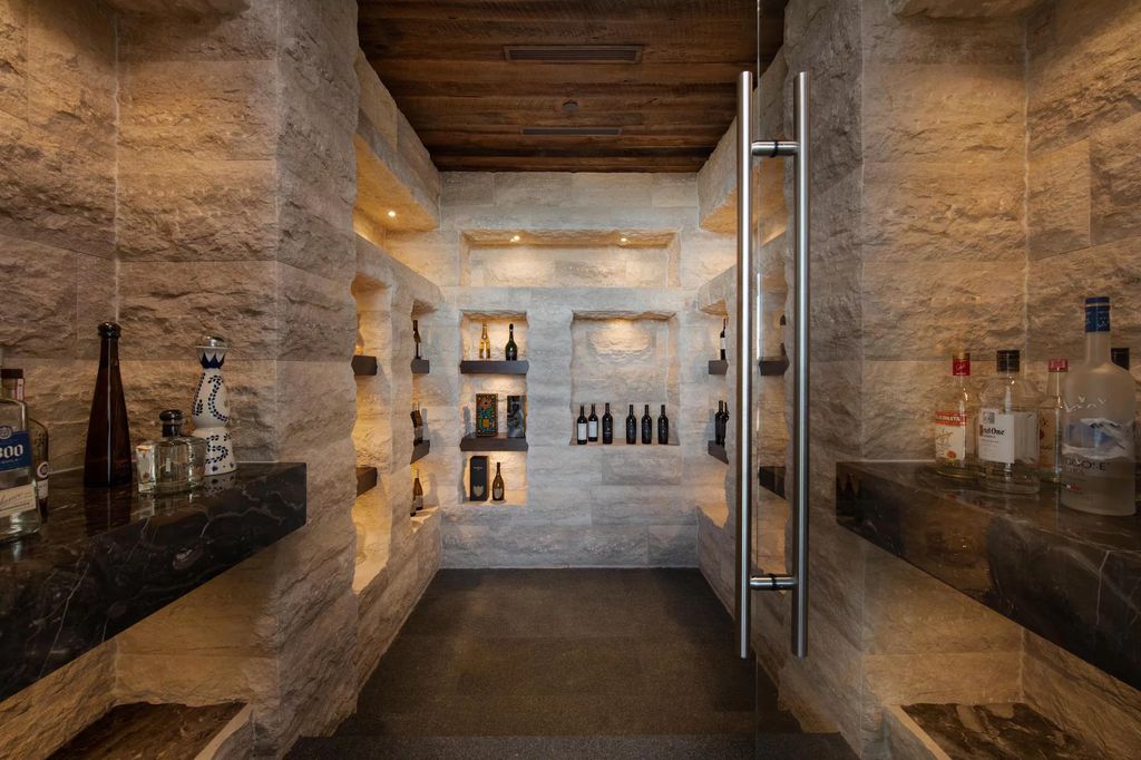 10861 Stardust Drive, Las Vegas, Nevada is spectacular property located in Discovery Land Company’s coveted and exclusive Summit Club offering the ultimate in privacy sitting on its own 1.37-acre peninsula lot.