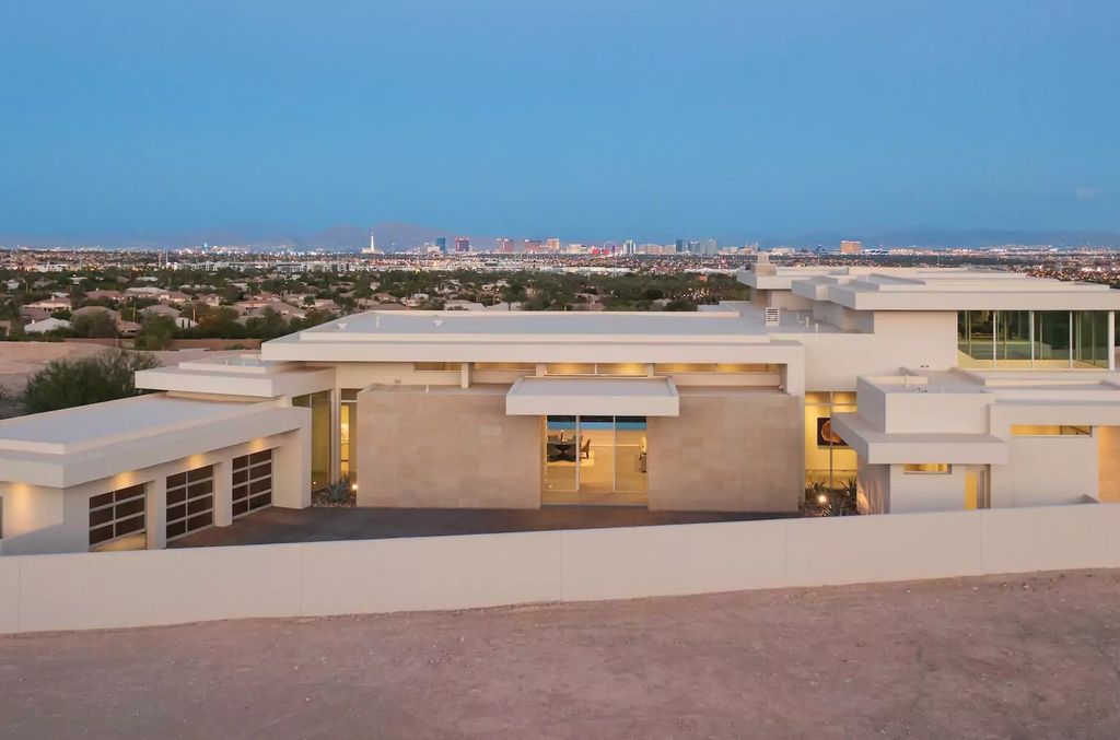 10861 Stardust Drive, Las Vegas, Nevada is spectacular property located in Discovery Land Company’s coveted and exclusive Summit Club offering the ultimate in privacy sitting on its own 1.37-acre peninsula lot.