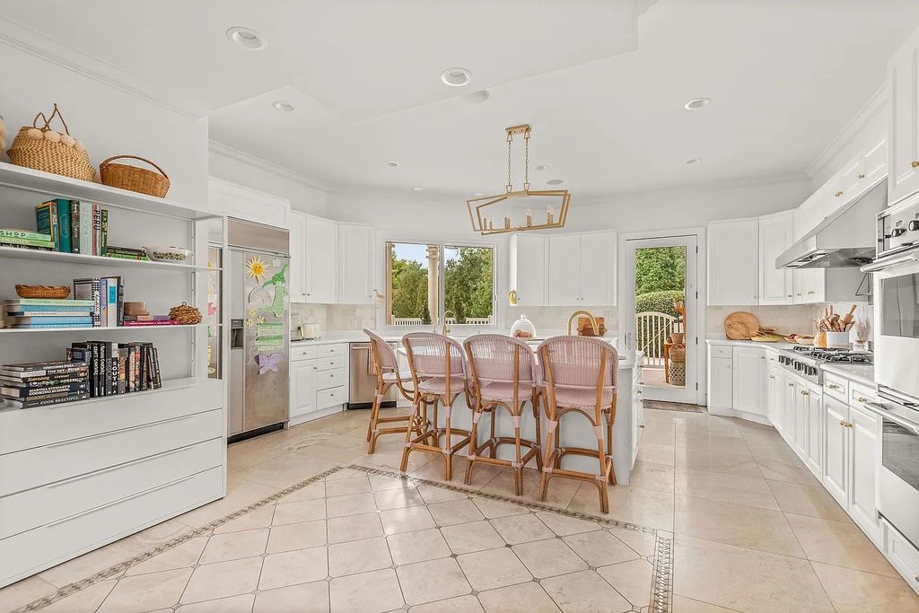 The Estate in Brentwood is a luxurious home situated on a picturesque cul-de-sac and recently added decorative features with chic now available for sale. This home located at 6205 Mapleton Ct, Brentwood, Tennessee; offering 05 bedrooms and 06 bathrooms with 6,442 square feet of living spaces. 