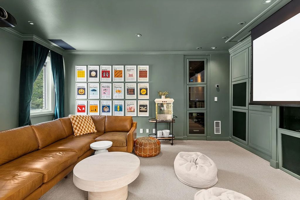 The Estate in Brentwood is a luxurious home situated on a picturesque cul-de-sac and recently added decorative features with chic now available for sale. This home located at 6205 Mapleton Ct, Brentwood, Tennessee; offering 05 bedrooms and 06 bathrooms with 6,442 square feet of living spaces. 