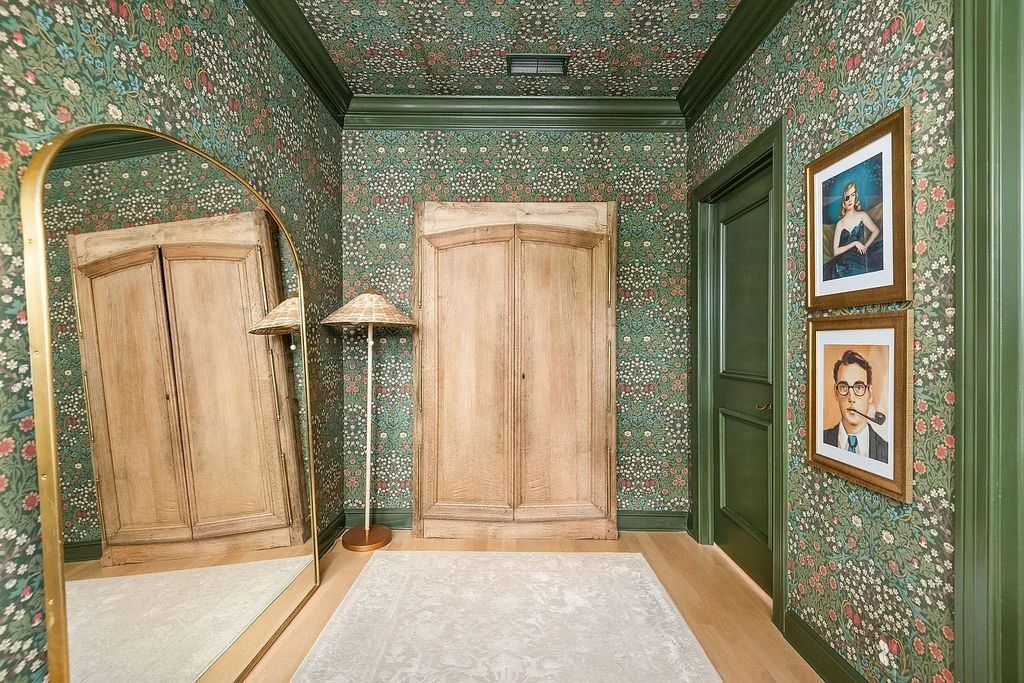 The Estate in Brentwood is a luxurious home situated on a picturesque cul-de-sac and recently added decorative features with chic now available for sale. This home located at 6205 Mapleton Ct, Brentwood, Tennessee; offering 05 bedrooms and 06 bathrooms with 6,442 square feet of living spaces. 