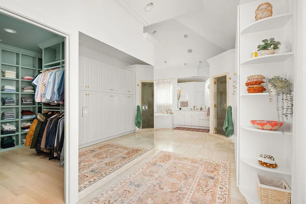 The Estate in Brentwood is a luxurious home situated on a picturesque cul-de-sac and recently added decorative features with chic now available for sale. This home located at 6205 Mapleton Ct, Brentwood, Tennessee; offering 05 bedrooms and 06 bathrooms with 6,442 square feet of living spaces. 