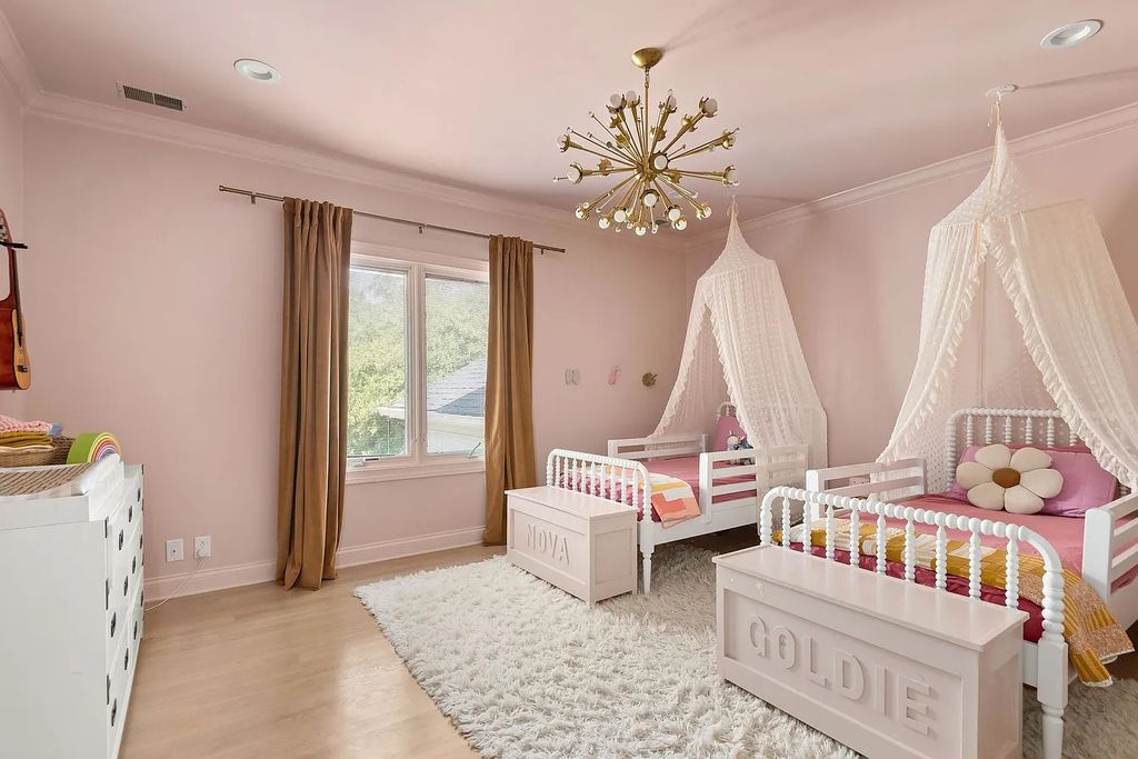 The Estate in Brentwood is a luxurious home situated on a picturesque cul-de-sac and recently added decorative features with chic now available for sale. This home located at 6205 Mapleton Ct, Brentwood, Tennessee; offering 05 bedrooms and 06 bathrooms with 6,442 square feet of living spaces. 