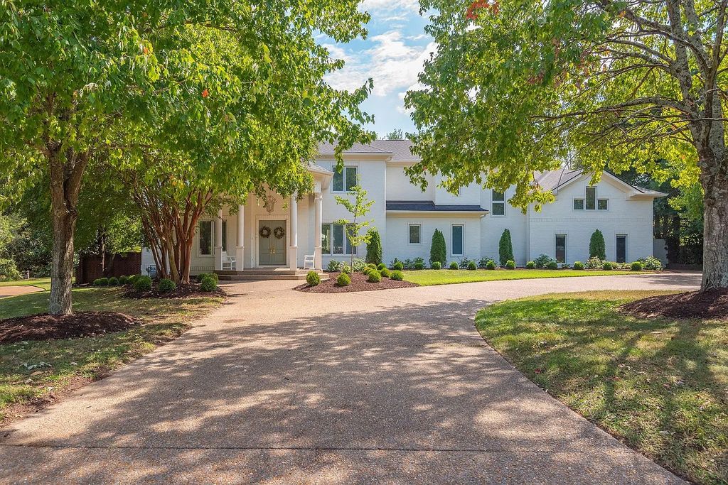 The Estate in Brentwood is a luxurious home situated on a picturesque cul-de-sac and recently added decorative features with chic now available for sale. This home located at 6205 Mapleton Ct, Brentwood, Tennessee; offering 05 bedrooms and 06 bathrooms with 6,442 square feet of living spaces. 