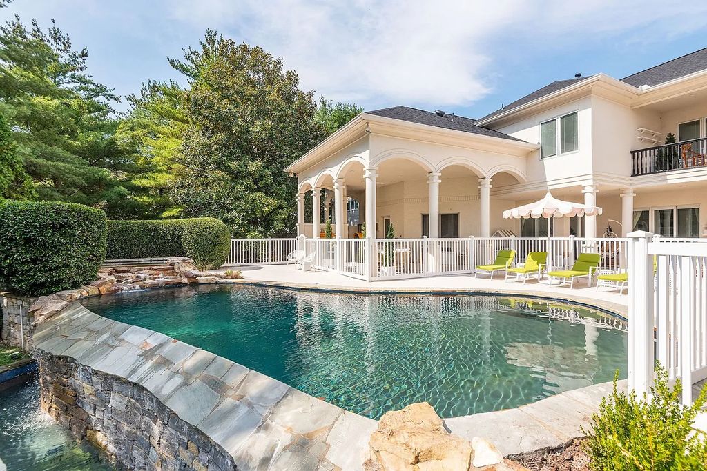 The Estate in Brentwood is a luxurious home situated on a picturesque cul-de-sac and recently added decorative features with chic now available for sale. This home located at 6205 Mapleton Ct, Brentwood, Tennessee; offering 05 bedrooms and 06 bathrooms with 6,442 square feet of living spaces. 
