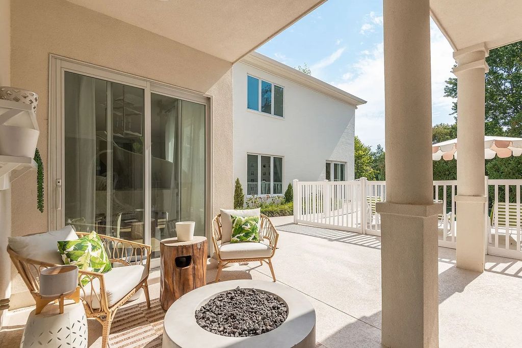 The Estate in Brentwood is a luxurious home situated on a picturesque cul-de-sac and recently added decorative features with chic now available for sale. This home located at 6205 Mapleton Ct, Brentwood, Tennessee; offering 05 bedrooms and 06 bathrooms with 6,442 square feet of living spaces. 
