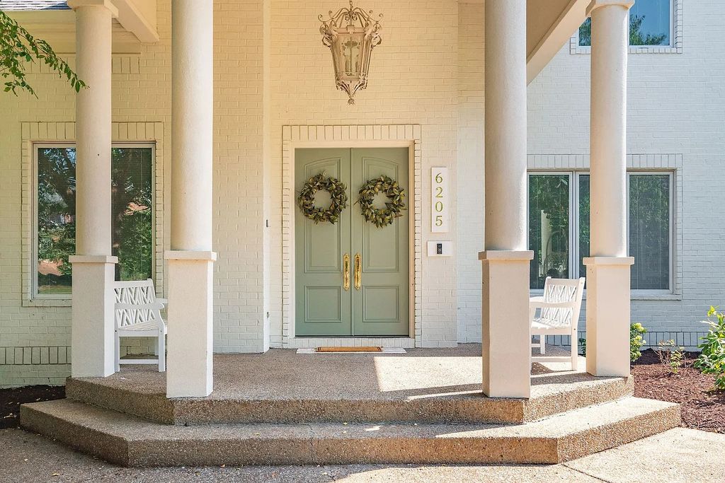 The Estate in Brentwood is a luxurious home situated on a picturesque cul-de-sac and recently added decorative features with chic now available for sale. This home located at 6205 Mapleton Ct, Brentwood, Tennessee; offering 05 bedrooms and 06 bathrooms with 6,442 square feet of living spaces. 