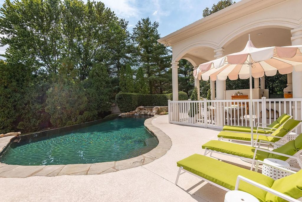 The Estate in Brentwood is a luxurious home situated on a picturesque cul-de-sac and recently added decorative features with chic now available for sale. This home located at 6205 Mapleton Ct, Brentwood, Tennessee; offering 05 bedrooms and 06 bathrooms with 6,442 square feet of living spaces. 