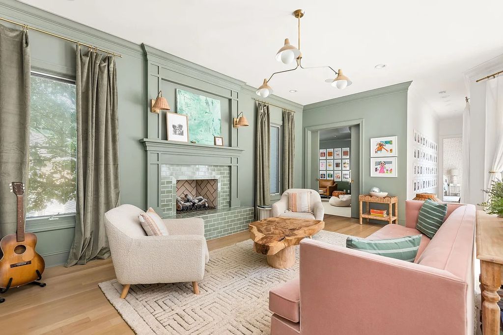 The Estate in Brentwood is a luxurious home situated on a picturesque cul-de-sac and recently added decorative features with chic now available for sale. This home located at 6205 Mapleton Ct, Brentwood, Tennessee; offering 05 bedrooms and 06 bathrooms with 6,442 square feet of living spaces. 