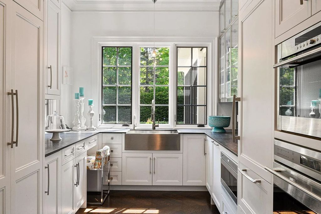 Thoughtfully Designed with Sightlines of Lake Minnetonka This Marvelous Home in Excelsior MN Seeks 7995000 14