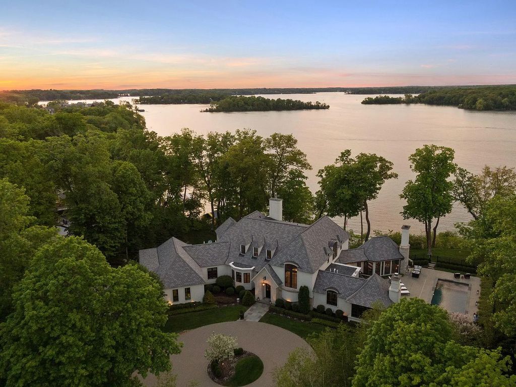 Thoughtfully Designed with Sightlines of Lake Minnetonka This Marvelous Home in Excelsior MN Seeks 7995000 2