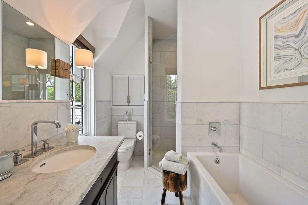 Thoughtfully Designed with Sightlines of Lake Minnetonka This Marvelous Home in Excelsior MN Seeks 7995000 32