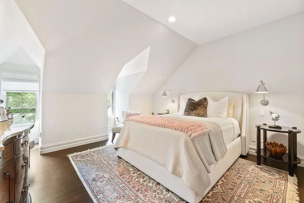 Thoughtfully Designed with Sightlines of Lake Minnetonka This Marvelous Home in Excelsior MN Seeks 7995000 37