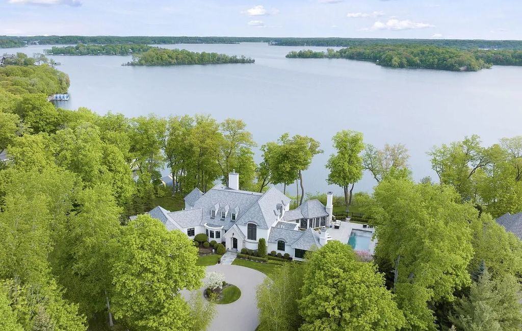 Thoughtfully Designed with Sightlines of Lake Minnetonka This Marvelous Home in Excelsior MN Seeks 7995000 54