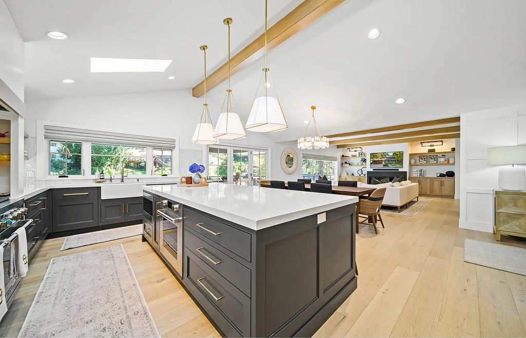 The Estate in Lake Oswego is a luxurious home ideally located on a rare waterfront cul-de-sac with backyard now available for sale. This home located at 17435 Wren Ct, Lake Oswego, Oregon; offering 04 bedrooms and 05 bathrooms with 10,454 square feet of land.