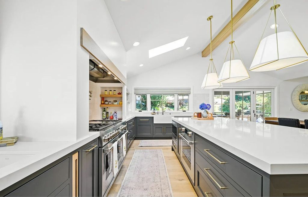 The Estate in Lake Oswego is a luxurious home ideally located on a rare waterfront cul-de-sac with backyard now available for sale. This home located at 17435 Wren Ct, Lake Oswego, Oregon; offering 04 bedrooms and 05 bathrooms with 10,454 square feet of land.