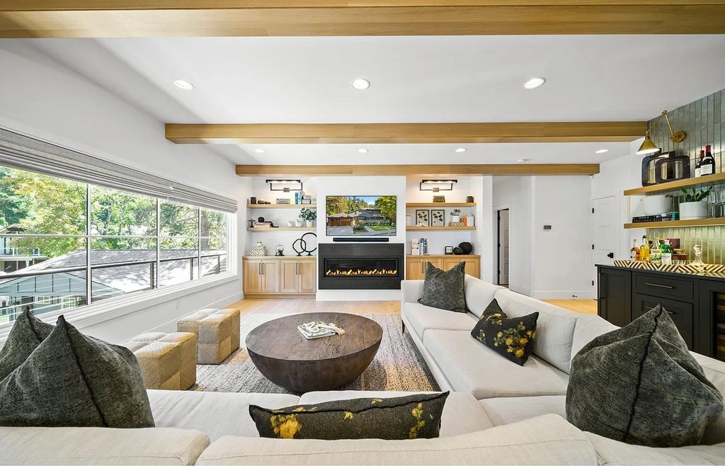 The Estate in Lake Oswego is a luxurious home ideally located on a rare waterfront cul-de-sac with backyard now available for sale. This home located at 17435 Wren Ct, Lake Oswego, Oregon; offering 04 bedrooms and 05 bathrooms with 10,454 square feet of land.