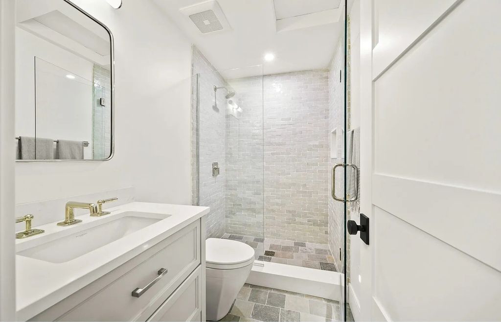 The Estate in Lake Oswego is a luxurious home ideally located on a rare waterfront cul-de-sac with backyard now available for sale. This home located at 17435 Wren Ct, Lake Oswego, Oregon; offering 04 bedrooms and 05 bathrooms with 10,454 square feet of land.