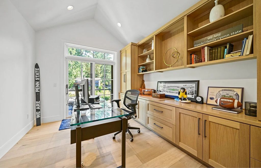 The Estate in Lake Oswego is a luxurious home ideally located on a rare waterfront cul-de-sac with backyard now available for sale. This home located at 17435 Wren Ct, Lake Oswego, Oregon; offering 04 bedrooms and 05 bathrooms with 10,454 square feet of land.