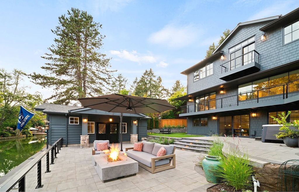 The Estate in Lake Oswego is a luxurious home ideally located on a rare waterfront cul-de-sac with backyard now available for sale. This home located at 17435 Wren Ct, Lake Oswego, Oregon; offering 04 bedrooms and 05 bathrooms with 10,454 square feet of land.
